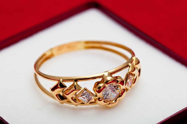 Offrir une bague gitan en or : Quelle signification ?